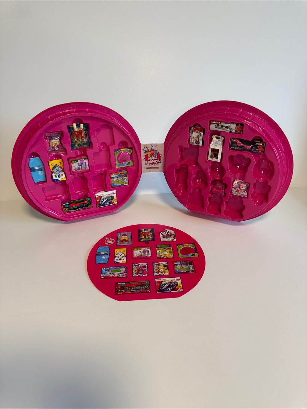💛 Mini Brands Toys collector case - series 2 (includes 15 mini toys)